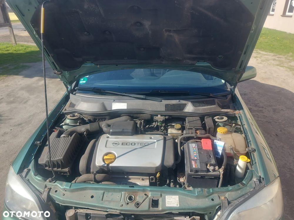 Opel Astra 1.6 16V Mid - 9