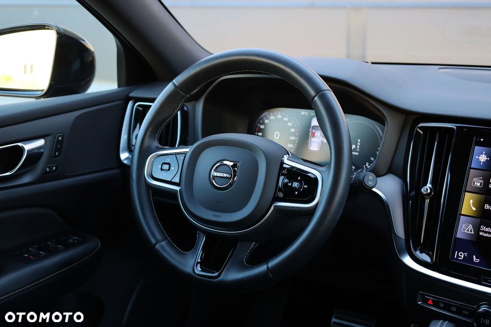 Volvo V60 T6 AWD Recharge Geartronic RDesign - 28