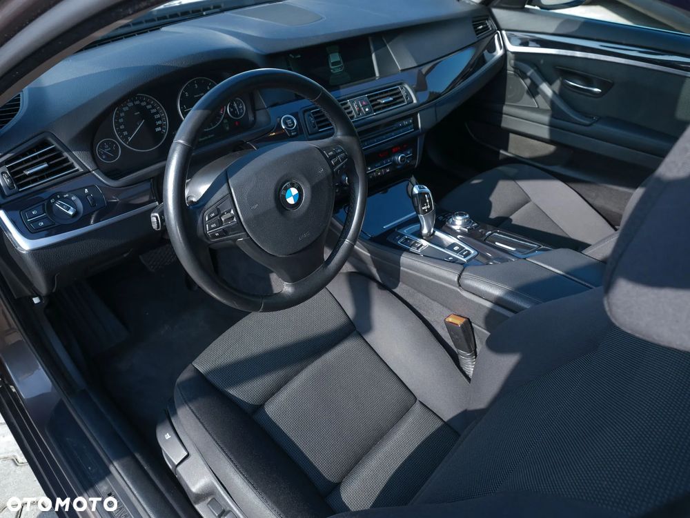 BMW Seria 5 520d Touring - 13