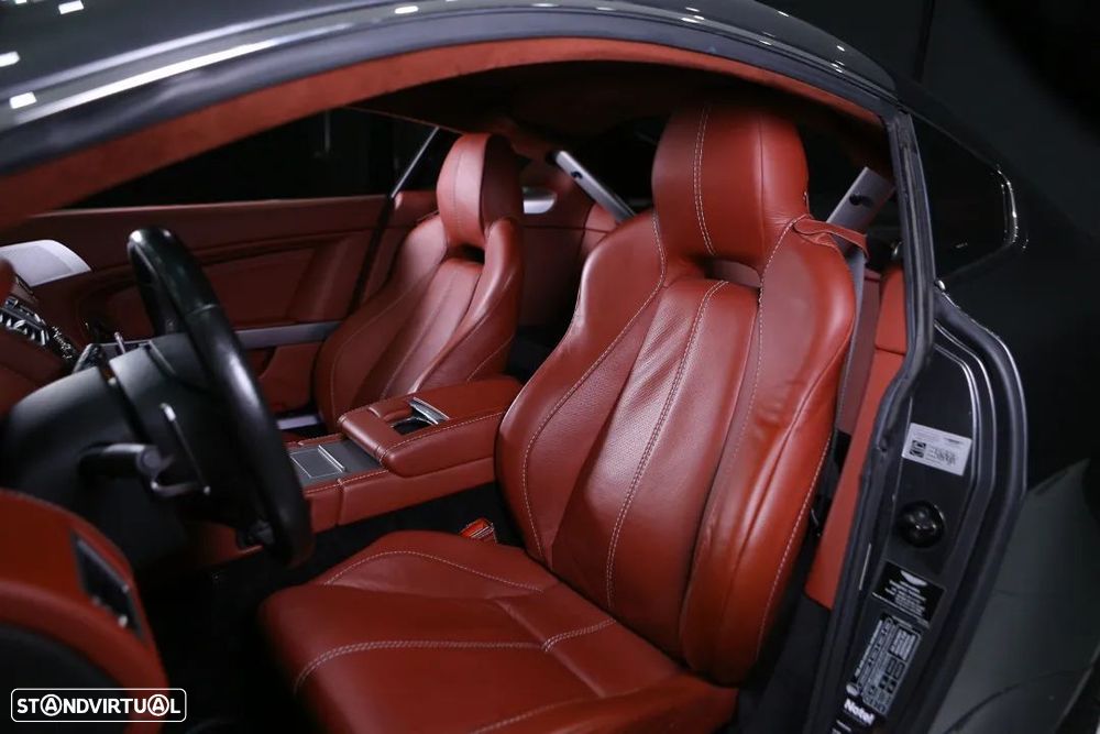 Aston Martin Vantage Coupé V8 Sportshift — fotografia 8