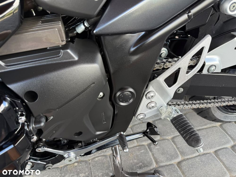 Suzuki GSX - 21