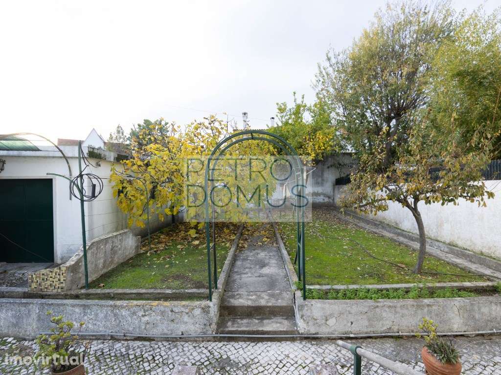 MORADIA GEMINADA À VENDA EM ALVALADE - EXCELENTE OPORTUNIDADE - Grande imagem: 3/21