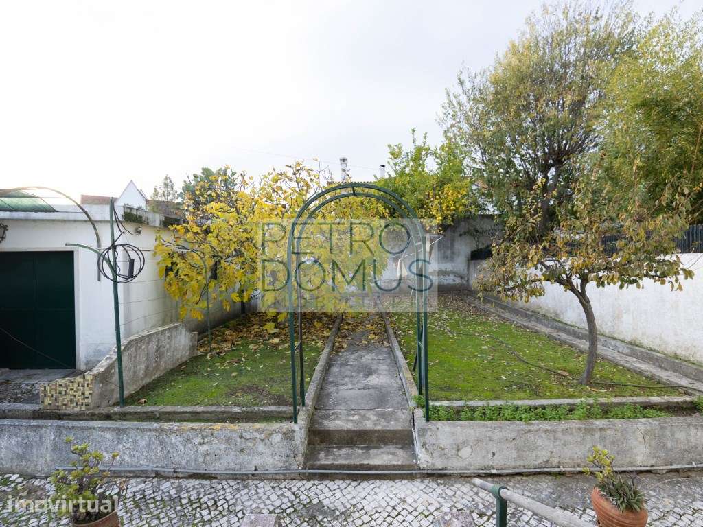 MORADIA GEMINADA À VENDA EM ALVALADE - EXCELENTE OPORTUNIDADE - Grande imagem: 3/21