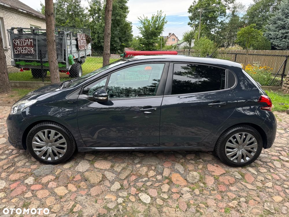 Peugeot 208 PureTech 82 Stop & Start Signature - 11