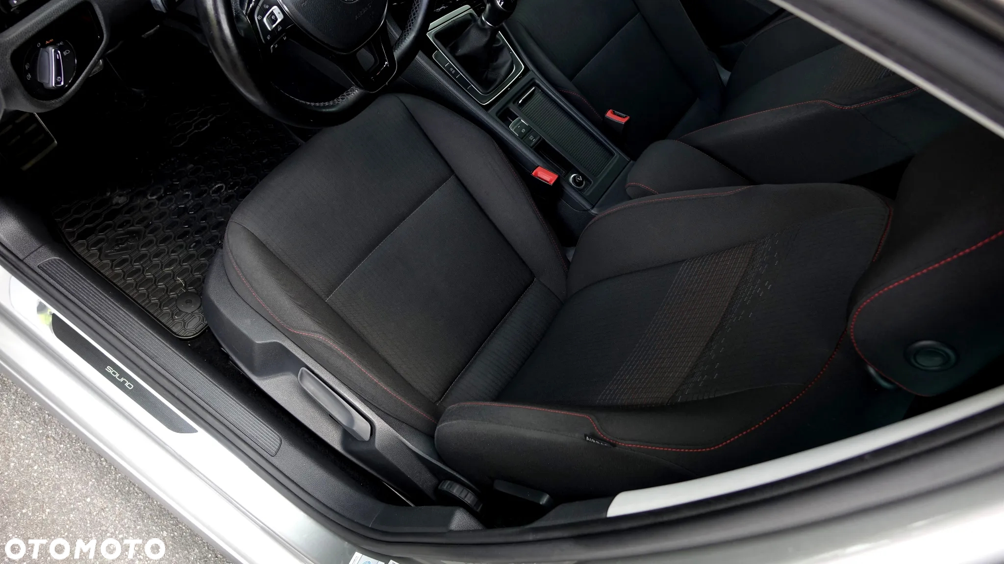Volkswagen Golf 1.6 TDI Sound - 6