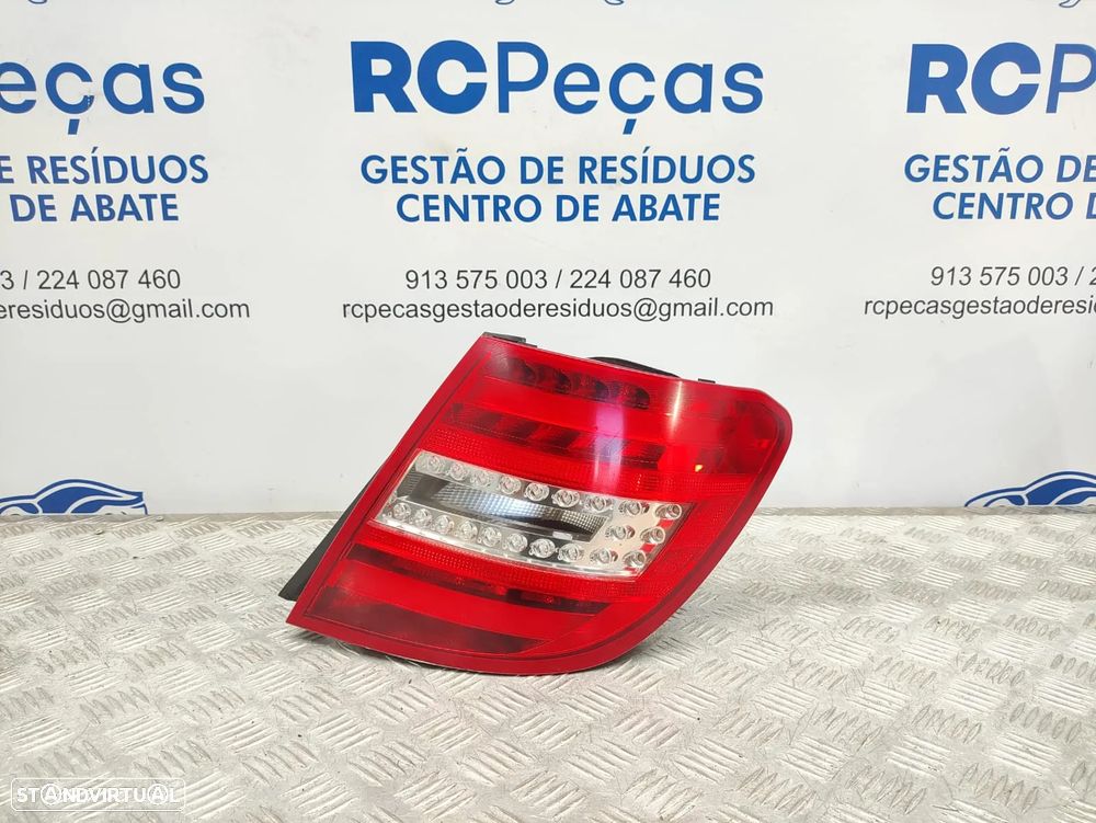 Farolins Tras Traseiros Esquerdo Direito Originais LED Mercedes Benz Classe C W204 Facelift Carrinha Station 2048206564 2048206264 2007 - 2014 - 3