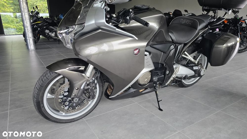 Honda VFR - 9