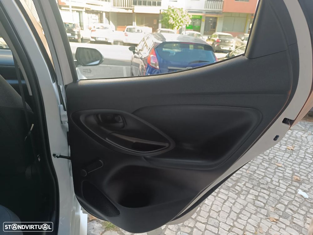 Toyota Yaris 1.5 HDF Comfort - 35