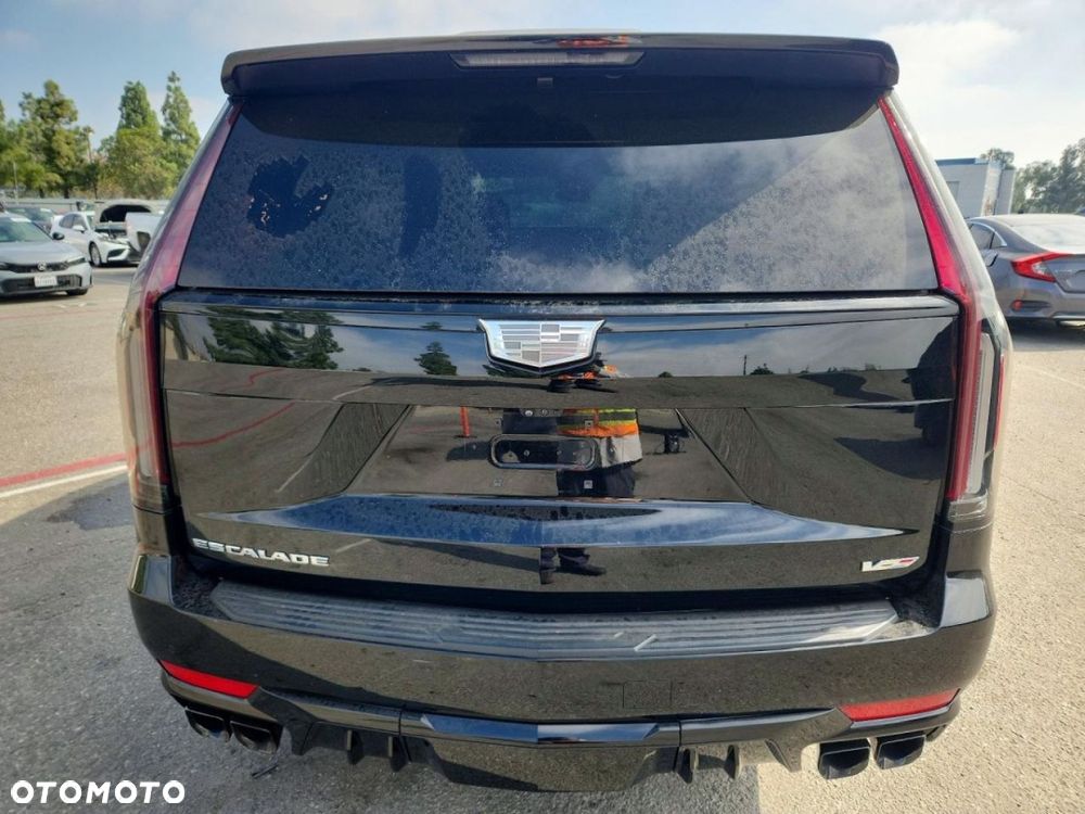 Cadillac Escalade - 3
