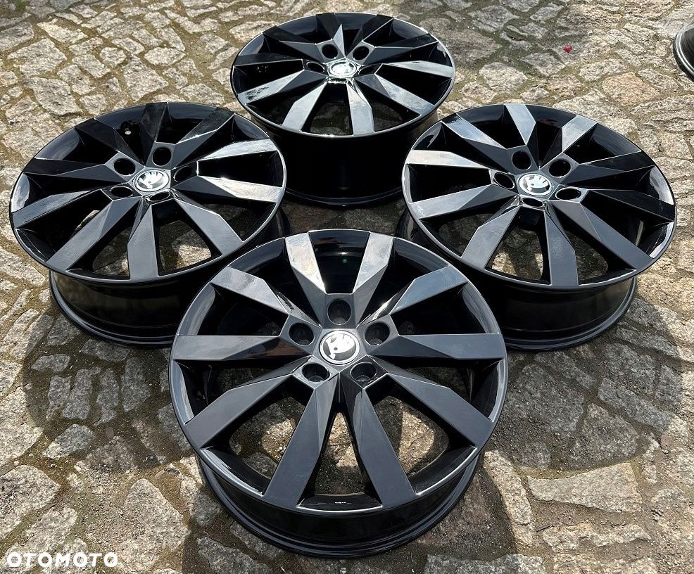 Felgi Alu Skoda Octavia 5x112 17 6,5J ET 48 Czarny połysk - 5