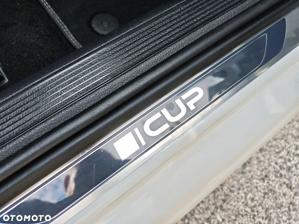 Volkswagen Golf 1.6 TDI BlueMotion Technology Cup - 32