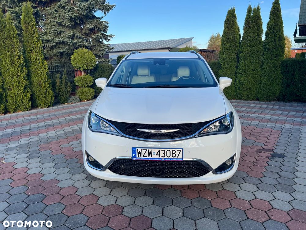 Chrysler Pacifica - 2