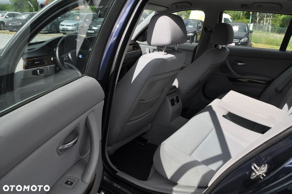BMW Seria 3 330d xDrive DPF Edition Sport - 14