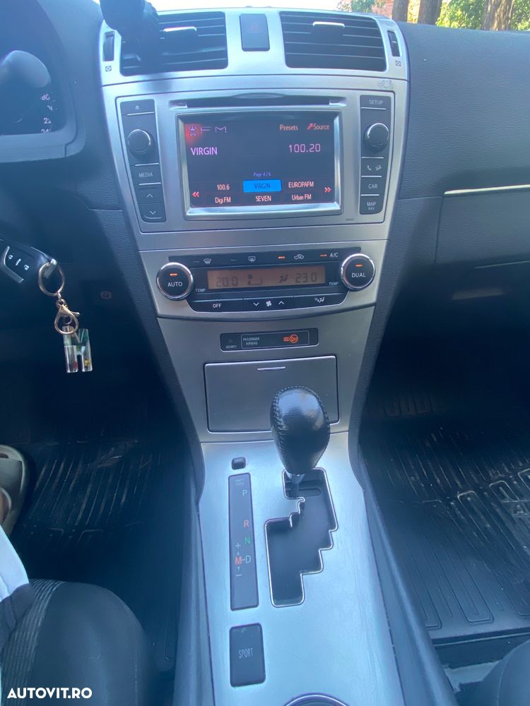 Toyota Avensis 1.8 Multidrive S Executive - 11