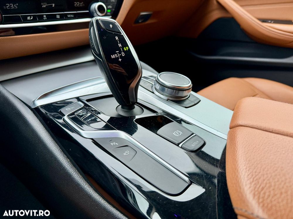 BMW Seria 5 520d Aut. Luxury Line - 13