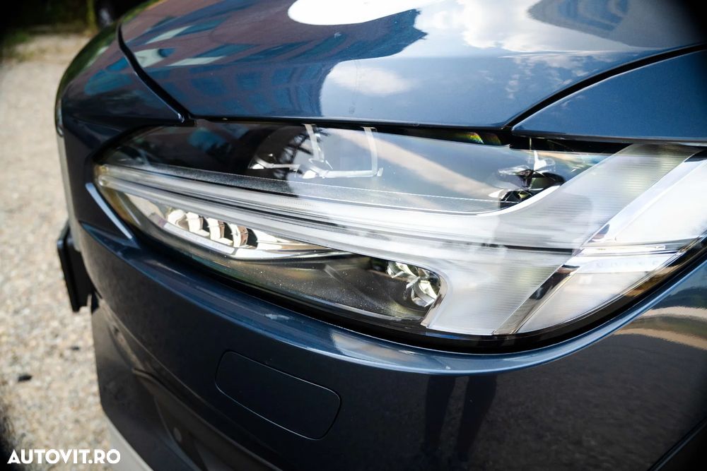 Volvo V90 V90CC B5 MHEV AT AWD Core - 33