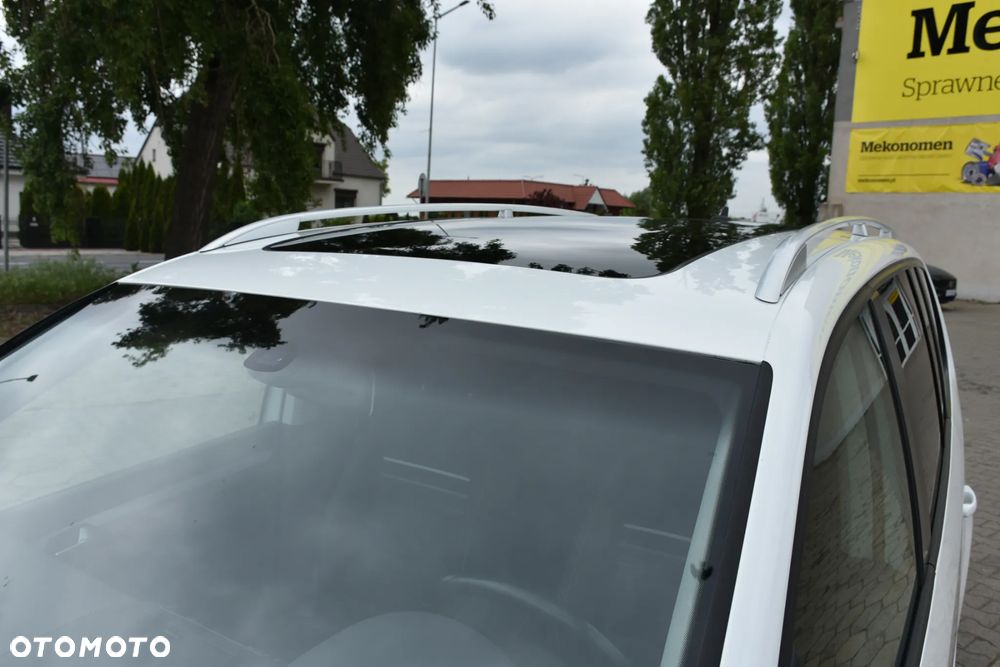 Volkswagen Touran 2.0 TDI DPF BlueMotion Technology STYLE - 11