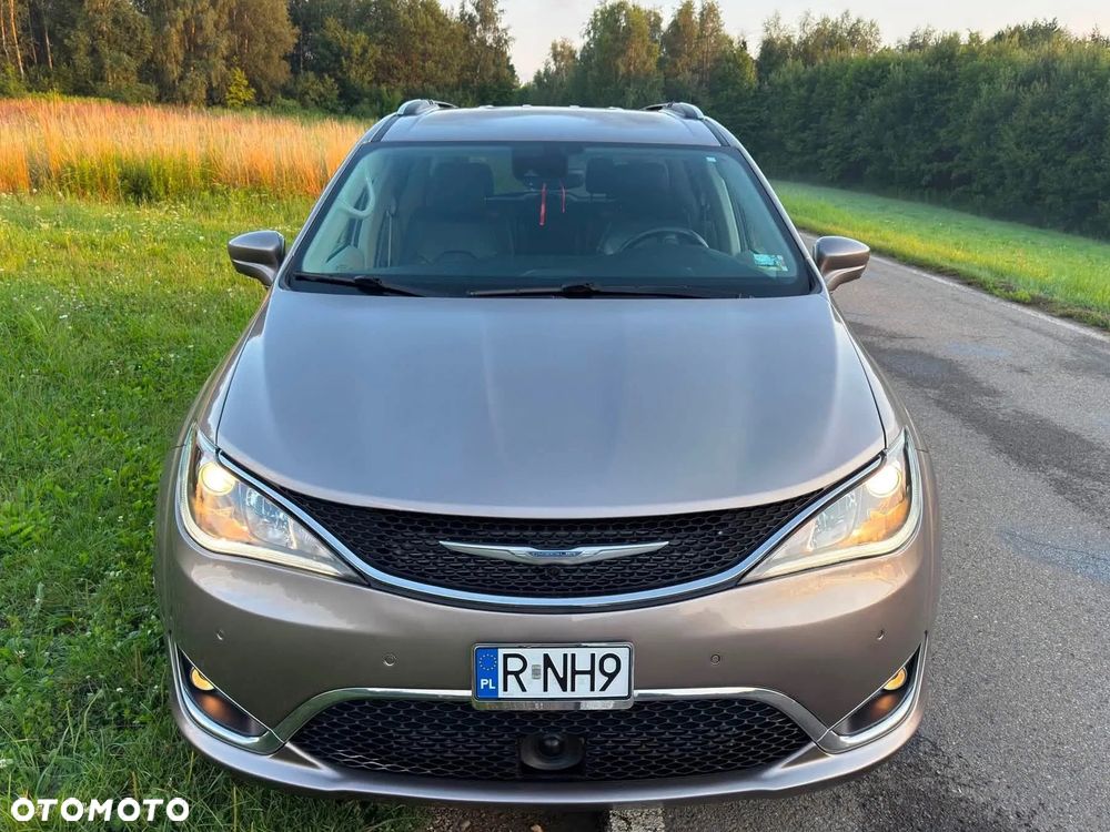 Chrysler Pacifica - 3