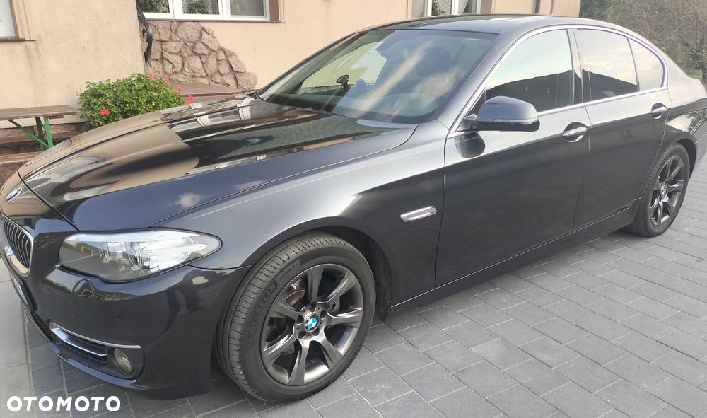 BMW Seria 5 528i xDrive Luxury Line - 2