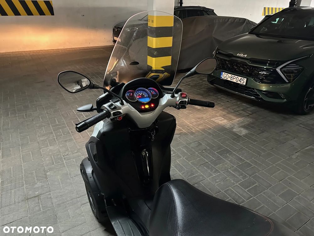 Piaggio MP-3 - 7