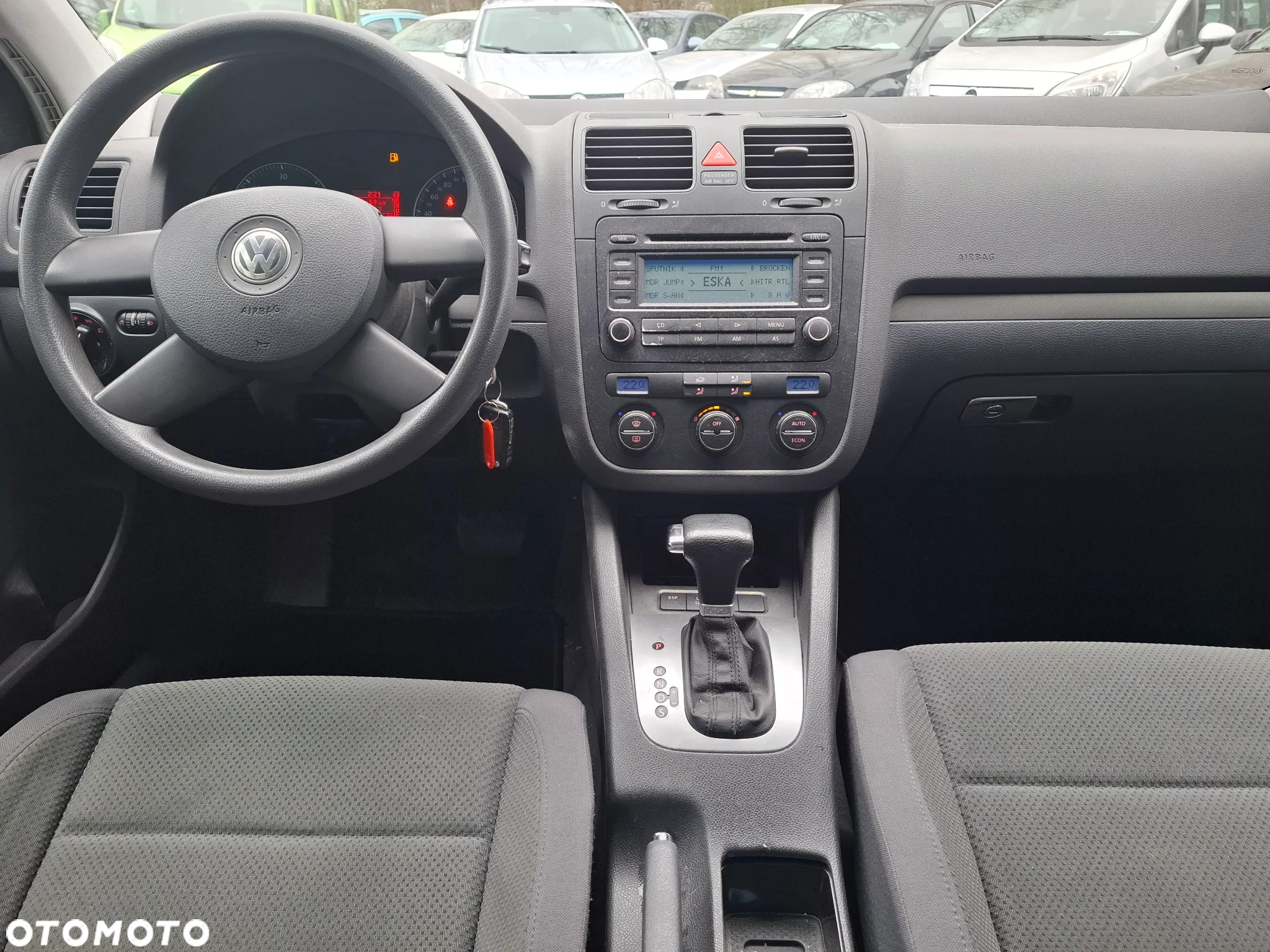 Volkswagen Golf 2.0 TDI DPF BlueMotion Technology DSG Comfortline - 23
