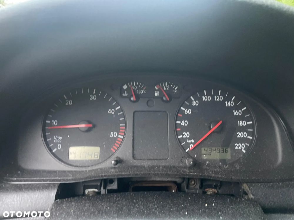 Volkswagen Passat 1.9 TDI Comfortline - 9