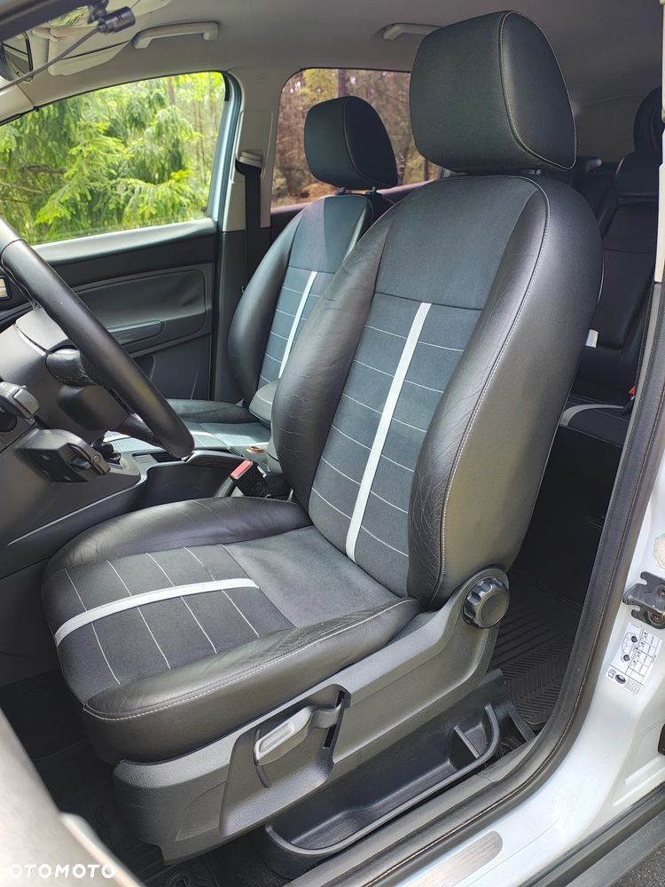 Ford Kuga - 32