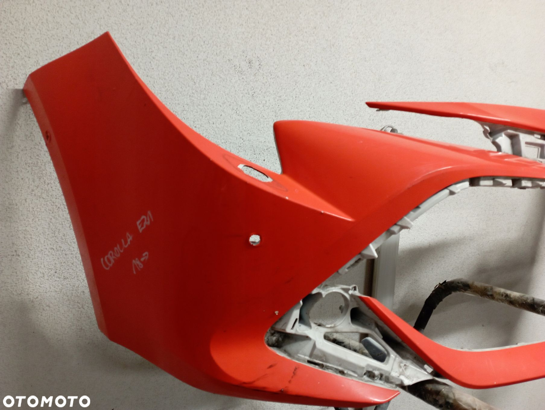 TOYOTA COROLLA E21 ZDERZAK PRZÓD PRZEDNI 18- - 2