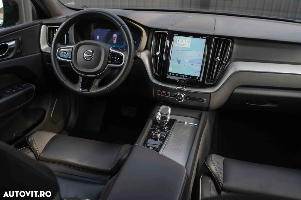 Volvo XC 60 B4 MHEV AT AWD Plus Dark - 9