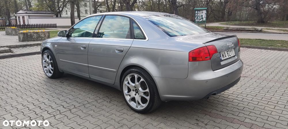 Audi A4 Limousine - 3