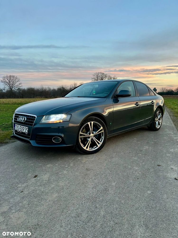 Audi A4 Limousine - 1