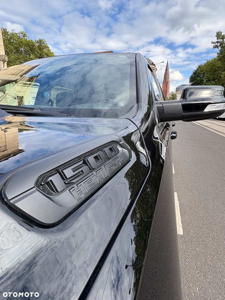 RAM 1500 Crew Cab Sport - 12
