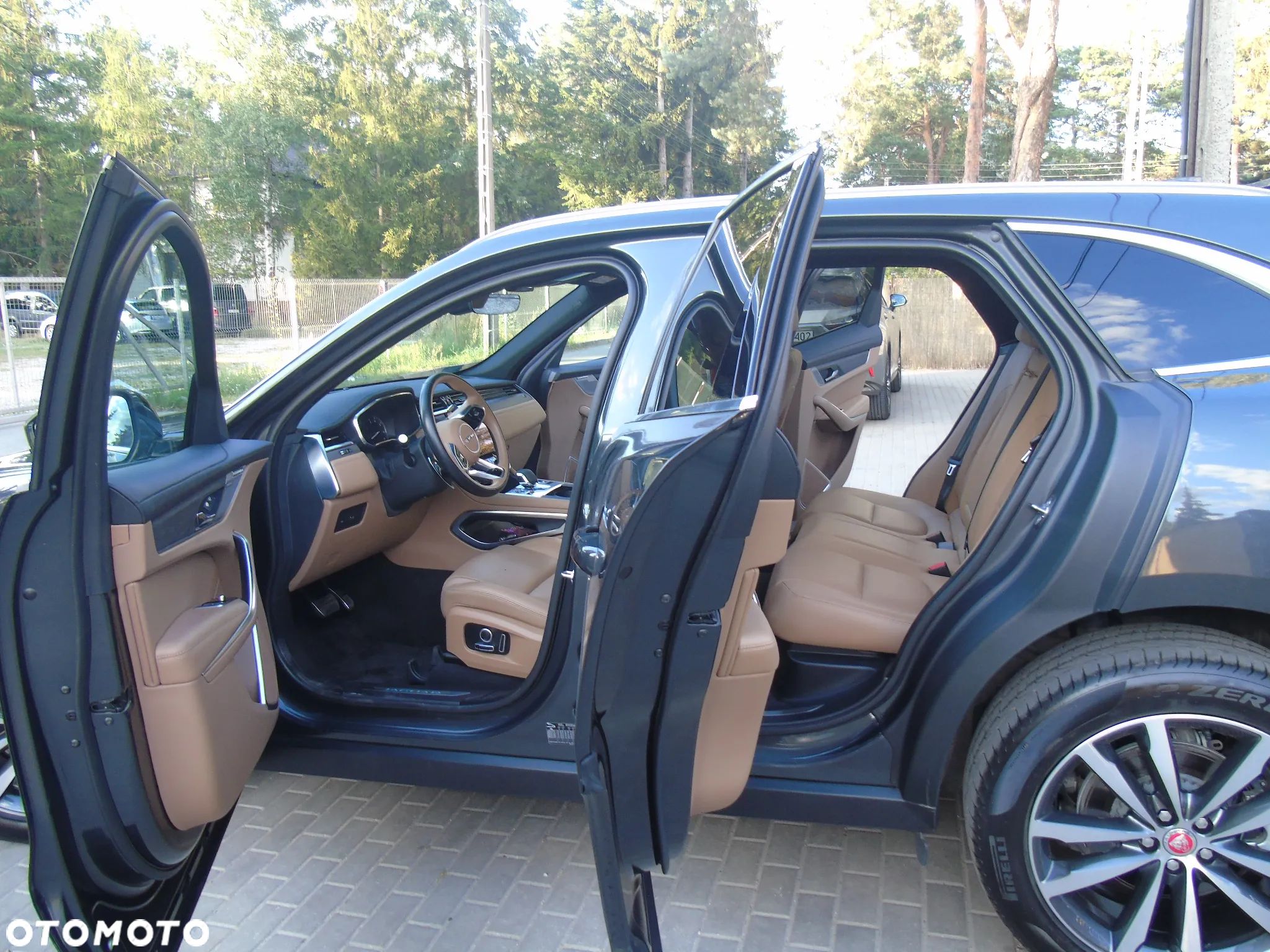 Jaguar F-Pace - 1