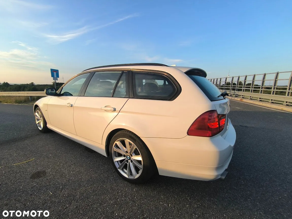 BMW Seria 3 320d xDrive DPF Touring Edition Fleet Sport - 29