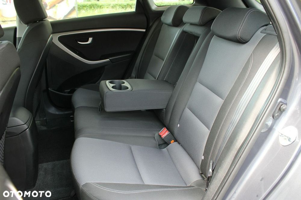 Hyundai i30 blue Kombi 1.4 YES Gold - 14