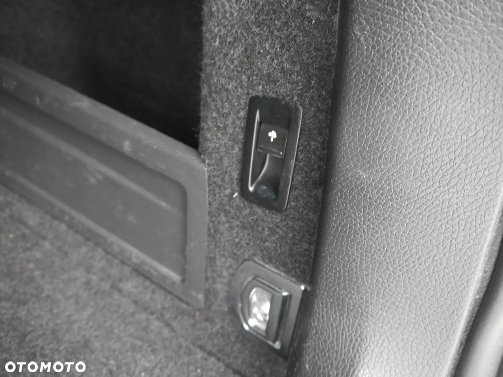 Volkswagen Passat 2.0 TDI BlueMotion Technology Highline - 23