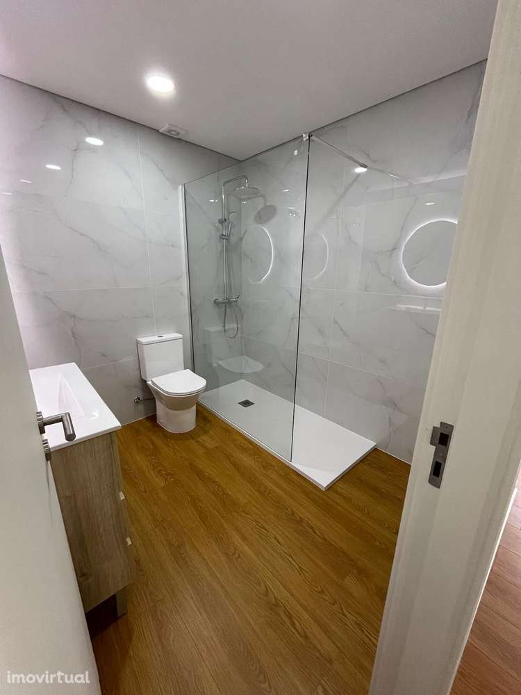 T2  | 120 m² | Totalmente Renovado | Junto ao Metro de Sete Bicas - Grande imagem: 4/18