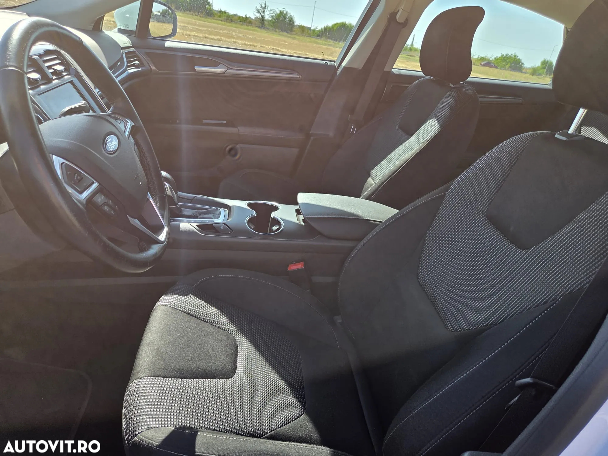 Ford Mondeo 2.0 HEV Titanium - 13