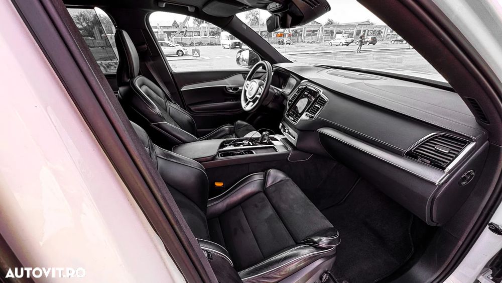 Volvo XC 90 T8 AWD Ultra Black Edition - 12