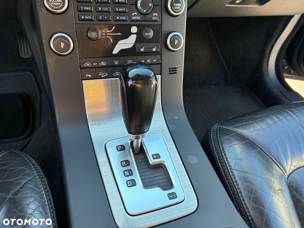 Volvo XC 70 D5 AWD Momentum - 17
