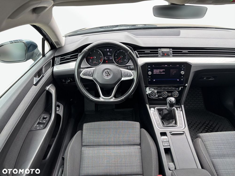 Volkswagen Passat - 24