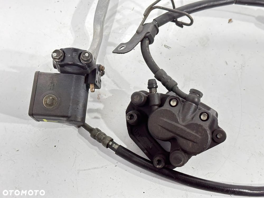 Zacisk pompa przód Suzuki Burgman 125 K5 K6 00-06r. - 3