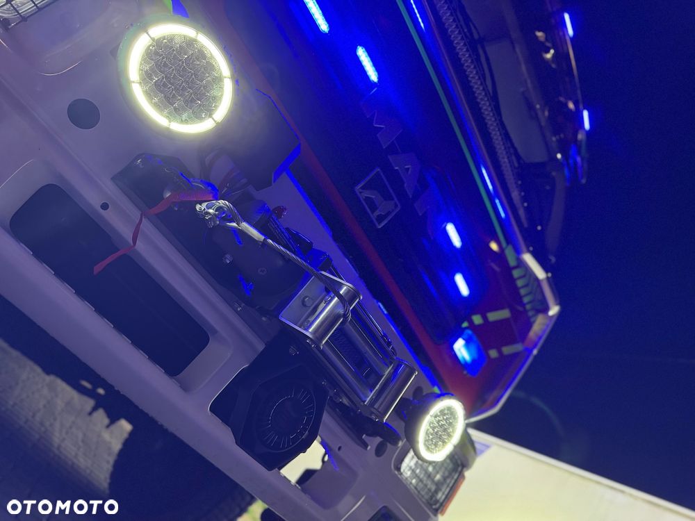 MAN Straż pożarna pojazd pożarniczy wóz strażacki MAN L80 GBA średni terenowy- uterenowiony 4x4 CNBOP 3000l wody wyciągarka mechaniczna reduktor blokady przedniego i tylnego mostu, maszt oświetleniowy - 20