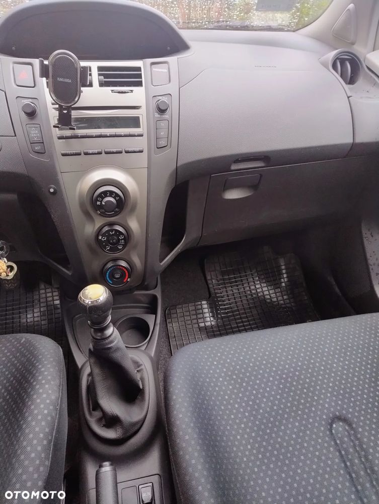 Toyota Yaris 1.33 2010 - 13