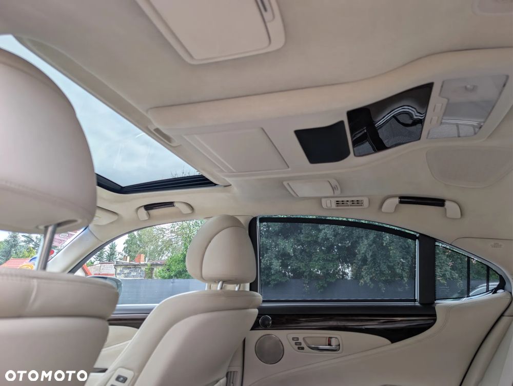 Lexus LS 600h Elegance - 25