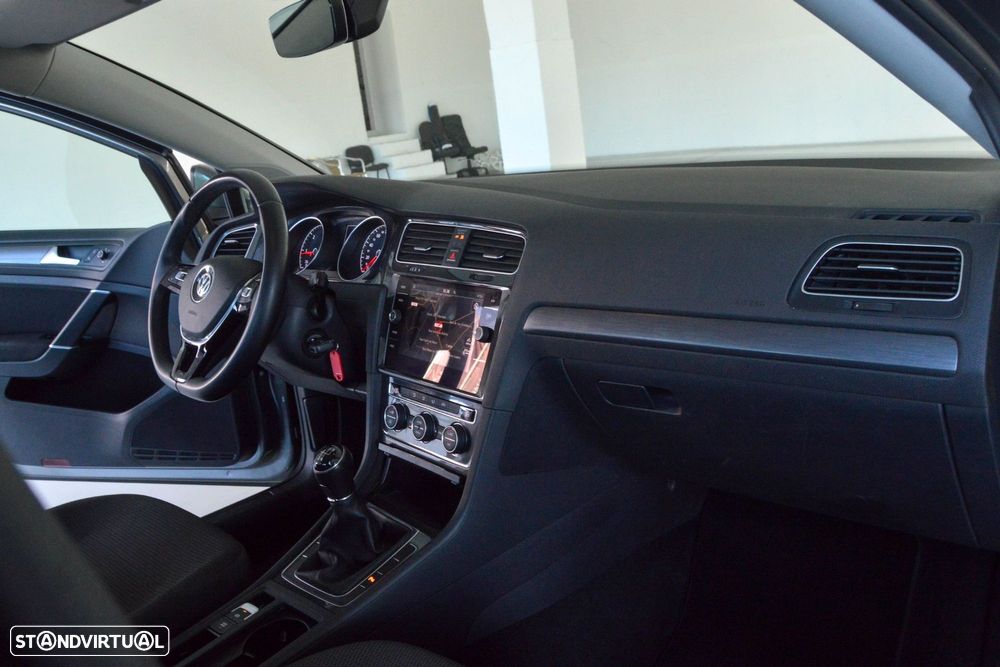 VW Golf 1.6 TDI Confortline - 9