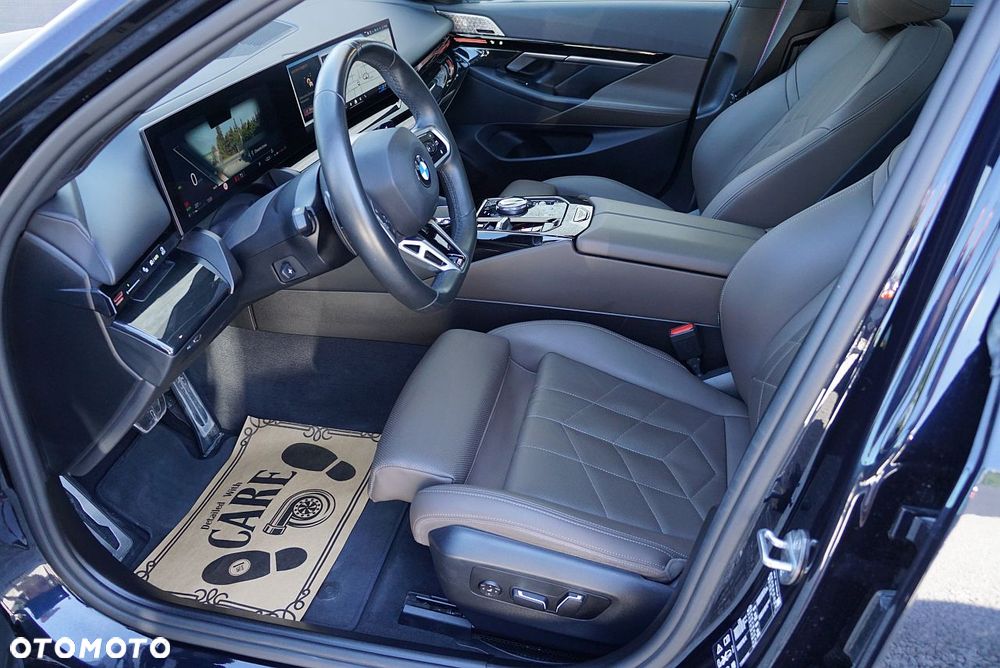 BMW Seria 5 520d xDrive - 14