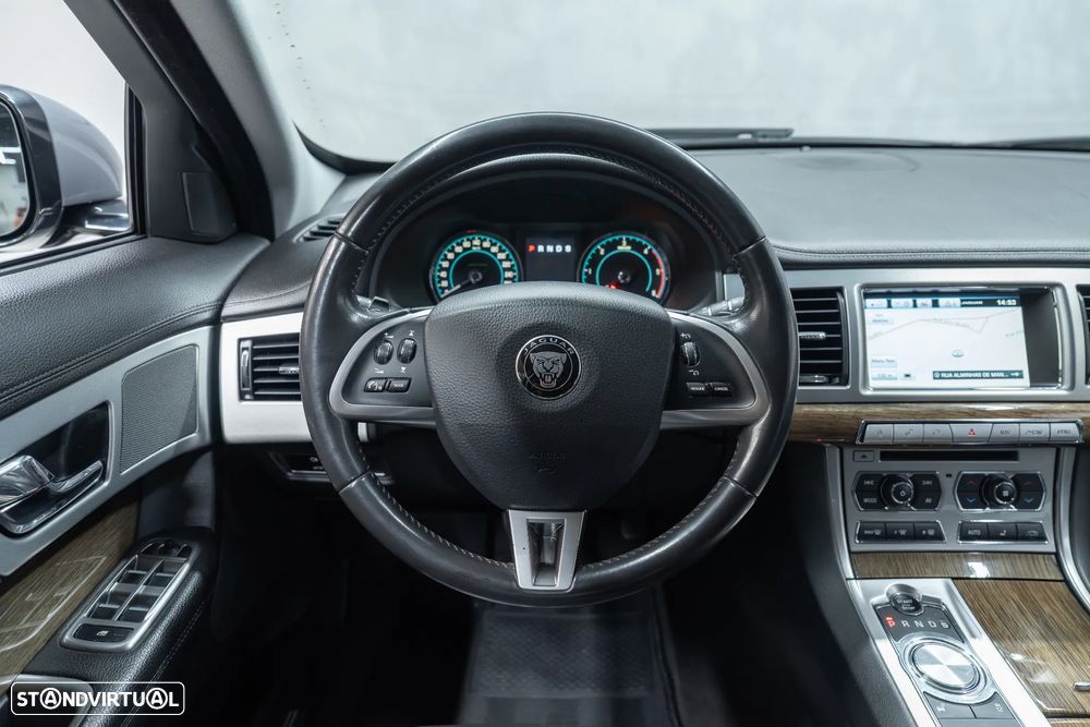 Jaguar XF 2.2 D Premium Luxury - 18