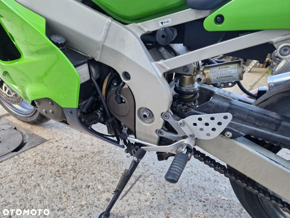 Kawasaki ZXR - 28