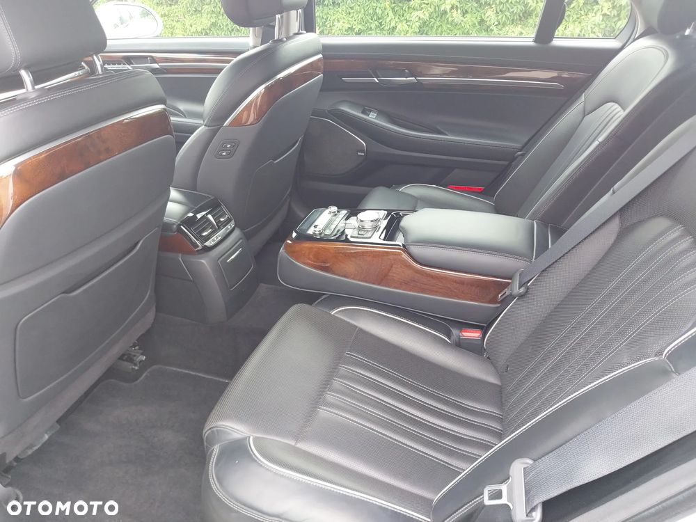 Genesis G90 - 24